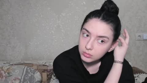 Snapshot of muuur_love chatting on 04.19.26 cute couple online show from 04.19.26