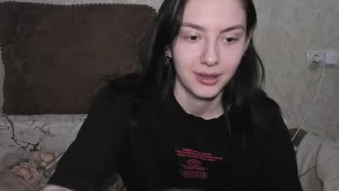 Snapshot of muuur_love chatting on 06.25.26 cute couple online show from 06.25.26