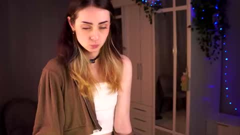 Molly online show from 10.10.25