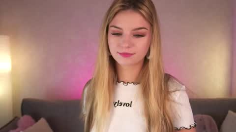 Snapshot of my_little_pollly chatting on 11.04.25 Polly online show from 11.04.25