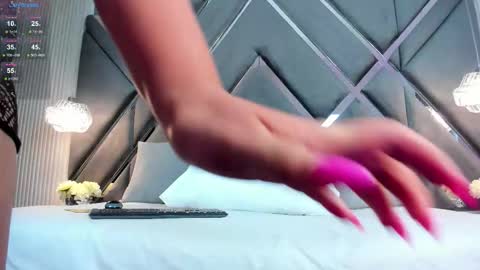 Mariana Evans online show from 12.17.25