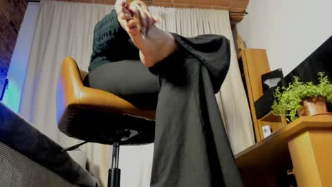 Lola online show from 11.25.25