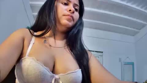 Snapshot of myhoney_hot chatting on 01.28.25 myhoney_hot online show from 01.28.25