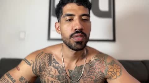 Snapshot of myke_esthetic chatting on 01.04.25 Myke esthetic online show from 01.04.25