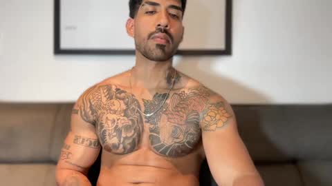 Snapshot of myke_esthetic chatting on 01.11.25 Myke esthetic online show from 01.11.25