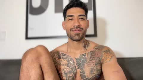 Snapshot of myke_esthetic chatting on 01.26.25 Myke esthetic online show from 01.26.25