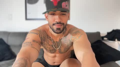 Snapshot of myke_esthetic chatting on 02.22.25 Myke esthetic online show from 02.22.25