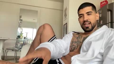 Snapshot of myke_esthetic chatting on 10.15.25 Myke esthetic online show from 10.15.25