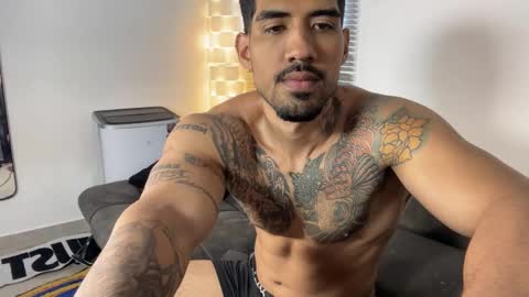 Snapshot of myke_esthetic chatting on 12.16.25 Myke esthetic online show from 12.16.25