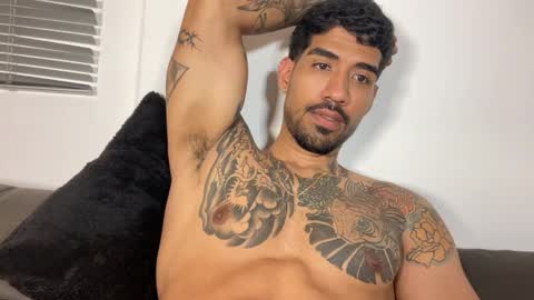 Snapshot of myke_esthetic chatting on 12.17.25 Myke esthetic online show from 12.17.25