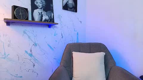 Snapshot of mykelcano chatting on 10.20.25 Mykel online show from 10.20.25