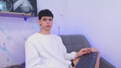 Snapshot of mykelcano chatting on 11.01.25 Mykel online show from 11.01.25