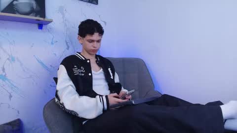 Snapshot of mykelcano chatting on 11.04.25 Mykel online show from 11.04.25