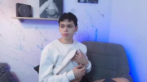 Snapshot of mykelcano chatting on 11.12.25 Mykel online show from 11.12.25