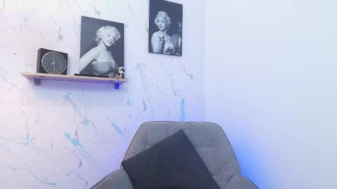 Snapshot of mykelcano chatting on 11.24.25 Mykel online show from 11.24.25