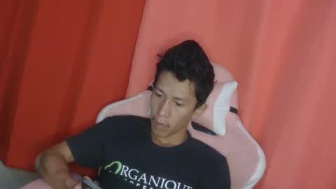 Snapshot of mysterious_man15 chatting on 03.06.25 mysterious_man15 online show from 03.06.25