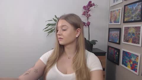 Erica online show from 03.11.25