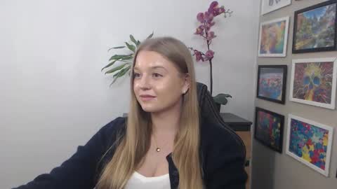 Erica online show from 03.11.25