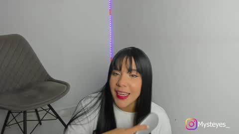 Snapshot of mysteyes chatting on 01.08.25 Elena online show from 01.08.25