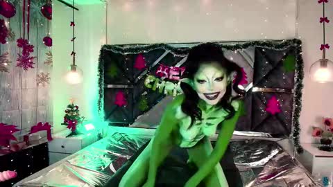 Snapshot of mysticmature chatting on 12.01.25 Mystic online show from 12.01.25