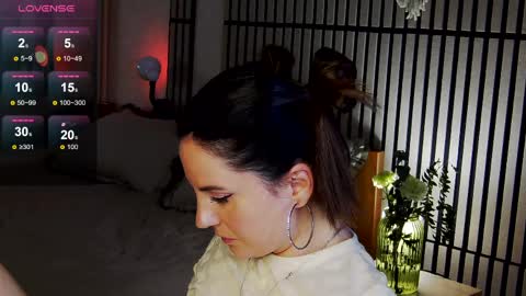 Snapshot of mystique_girl_ chatting on 05.21.26 Angeline online show from 05.21.26