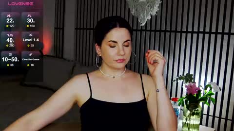 Snapshot of mystique_girl_ chatting on 06.04.26 Angeline online show from 06.04.26