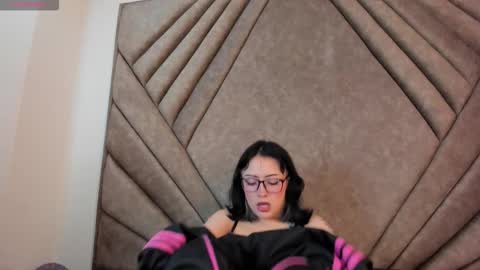 mythicall_girll online show from 10.28.25