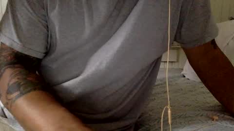 str8 dom alphaAsian Daddy type. sorry not bi or  curious but i dont judgediscrimenate. online show from 02.16.25