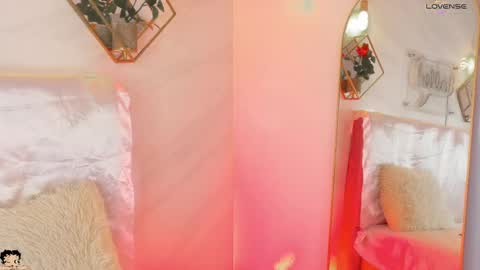 naamah_b online show from 09.17.25