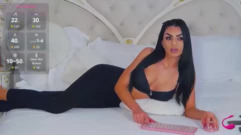 Snapshot of nadiasw33t chatting on 10.23.25 Michelle online show from 10.23.25