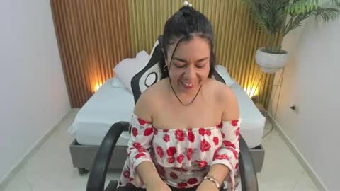 N A H I A online show from 02.11.25