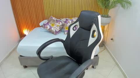 N A H I A online show from 03.05.25