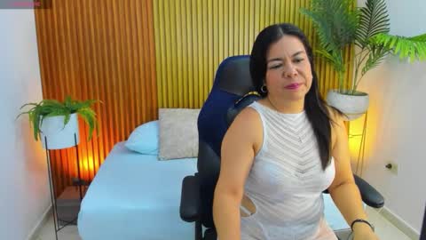 N A H I A online show from 09.12.25