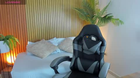 N A H I A online show from 11.08.25