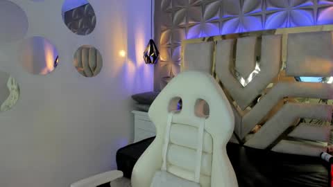 Snapshot of nahia_low chatting on 12.19.24  Valeria  online show from 12.19.24