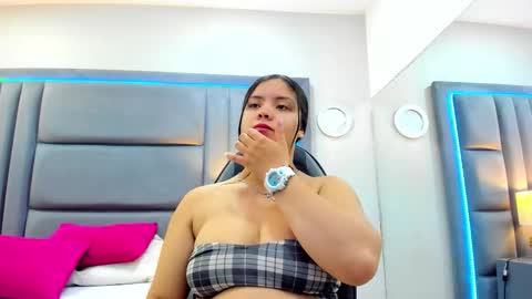 Nahia  online show from 11.19.25