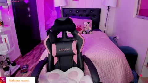 NAHIARA EVANS online show from 10.21.25