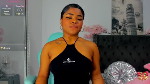NahiaraReina  online show from 01.01.25