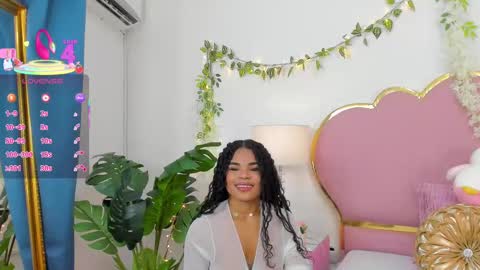 NahiaraReina  online show from 09.12.25
