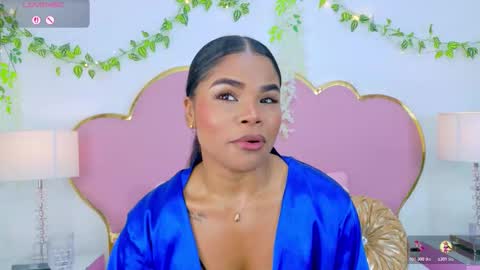 Snapshot of nahiarareina chatting on 10.28.25 NahiaraReina online show from 10.28.25