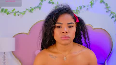 Snapshot of nahiarareina chatting on 12.15.25 NahiaraReina online show from 12.15.25