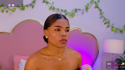 Snapshot of nahiarareina chatting on 12.20.25 NahiaraReina online show from 12.20.25