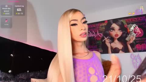 NahiaVictoria  online show from 10.21.25