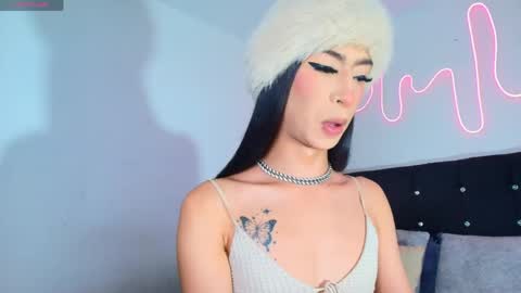 NahiaVictoria  online show from 05.15.26