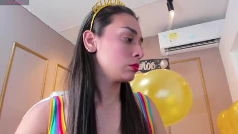 Snapshot of nahimithompson chatting on 10.27.25 Nahimi online show from 10.27.25