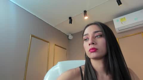 Snapshot of nahimithompson chatting on 10.28.25 Nahimi online show from 10.28.25