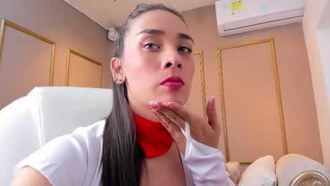 Snapshot of nahimithompson chatting on 11.06.25 Nahimi online show from 11.06.25