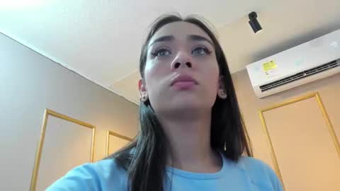 Snapshot of nahimithompson chatting on 11.08.25 Nahimi online show from 11.08.25