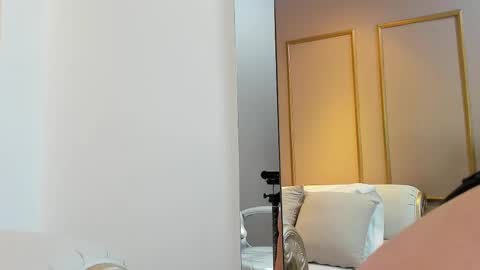 Snapshot of nahimithompson chatting on 11.11.25 Nahimi online show from 11.11.25