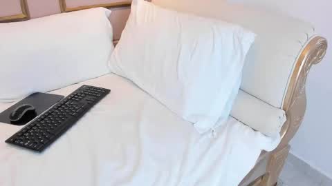 Snapshot of nahimithompson chatting on 11.20.25 Nahimi online show from 11.20.25